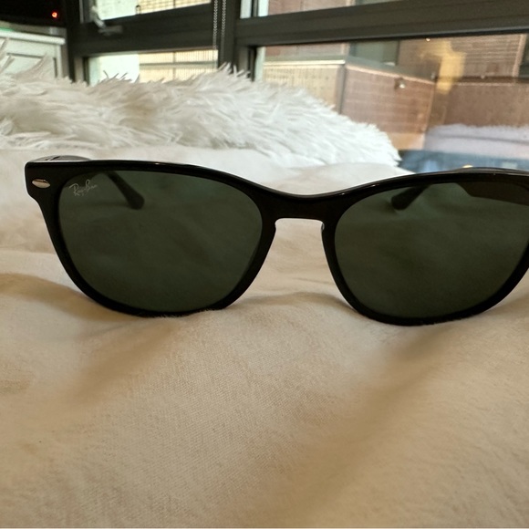 Ray-Ban Original Wayfarers - Picture 2 of 2